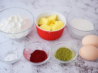 1、双色玛德琳蛋糕,准备好材料