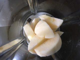 4、苹果饼,加入搅拌机