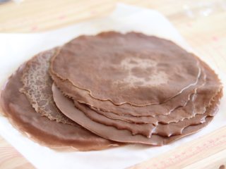 14、巧克力毛巾卷,得到了大约10个饼皮。