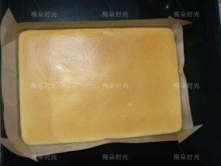 21、父亲节——父爱如山彩绘蛋糕,烤好的蛋糕出炉。稍微凉一下下。