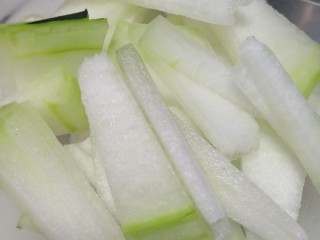 6、冬瓜饺子,冬瓜切丝，切小块儿都可以。