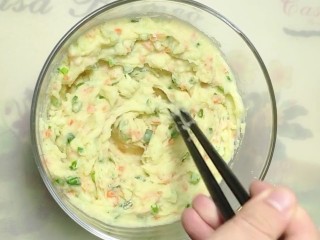 5、油炸小零食,把他搅匀