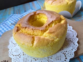 19、南瓜戚风中空蛋糕,很完美，颜色也漂亮。