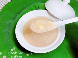 14、鲜荷叶百合莲子粥（清热解暑）,一碗清热解暑的鲜荷叶百合莲子粥就做好了。