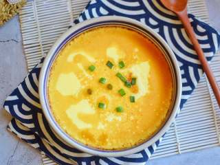 9、蒸蛋羹,最后撒葱花