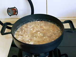 16、香菇豆腐汤,大火至汤汁粘稠即可。