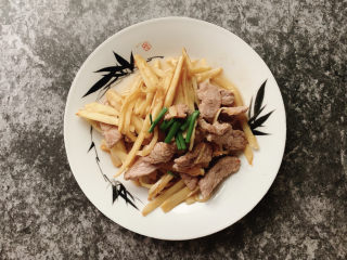 10、茭白炒肉丝,茭白炒肉丝，双丝合璧