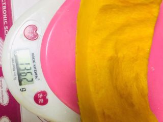 1、椰蓉黄金饼,切瓜，这个量上下可以浮动5克