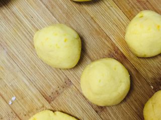 9、椰蓉黄金饼,分成十等份