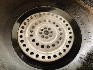 10、清蒸黄鱼,蒸锅沸水上汽后。