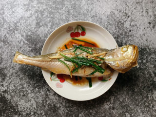 19、清蒸黄鱼,清蒸黄鱼，保留鲜的原味。