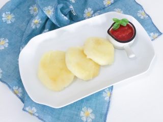 22、土豆泥芝士饼,煎好的土豆泥芝士饼搭配自己熬制的番茄酱 说不出的美味