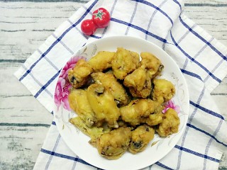 12、炸鸡翅,稍微凉一点宝宝就可以拿在手上吃咯