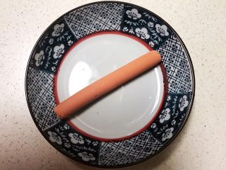 5、宝宝健康食谱  迷你小寿司,火腿肠剥去外皮