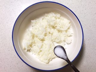 9、宝宝健康食谱  迷你小寿司,加入2克精盐