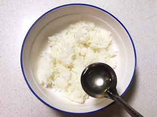 10、宝宝健康食谱  迷你小寿司,加入1勺寿司醋