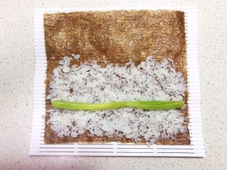 15、宝宝健康食谱  迷你小寿司,加入莴笋