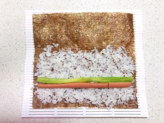 16、宝宝健康食谱  迷你小寿司,加入火腿肠