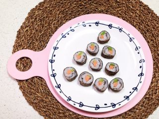 22、宝宝健康食谱  迷你小寿司,迷你小寿司软糯鲜香，莴笋脆爽，宝宝一口一个，一个都没剩~