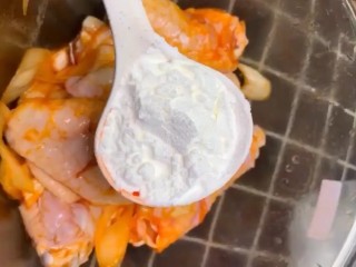 4、香辣鸡翅,再加两勺玉米淀粉