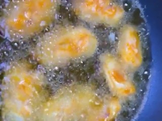 7、香辣鸡翅,小火慢炸六分钟