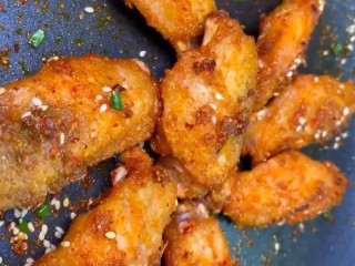 10、香辣鸡翅,翻拌均匀即可