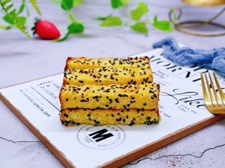 11、简单快手小零食~黑芝麻椰香吐司条,香味扑鼻而来的黑芝麻椰香吐司条出炉啦!