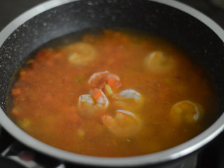 11、鲜虾豆腐汤（辅食）,兑入水，煮开