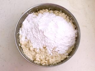 14、什锦肉末豆腐蒸糕,加入木薯粉调匀