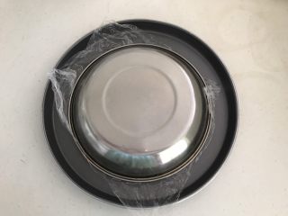 21、什锦肉末豆腐蒸糕,把蒸好的什锦肉末豆腐糕倒扣在一个大盘子里