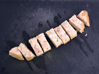 25、什锦肉末豆腐蒸糕,什锦肉末豆腐糕晾凉后切成小块