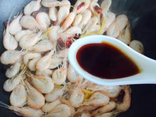 17、韭菜炒小白虾,加1勺蒸鱼豉油