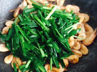 20、韭菜炒小白虾,最后再放入韭菜