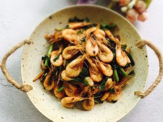 24、韭菜炒小白虾,装盘????