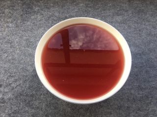 5、红菇炖土鸡～补血必选！,把它留下来，等一下用于炖鸡。