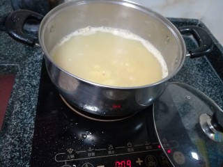 9、这碗粥山海结合，促进消化降血压，还可防癌呢,水开后打开锅盖，防止溢出