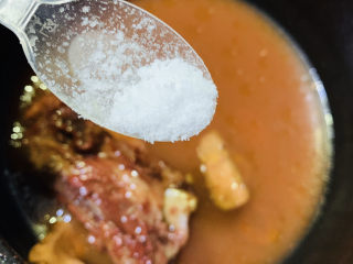 18、砂锅炖羊肉,加少许盐；