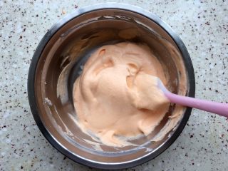 12、胡萝卜溶豆,拌好的状态;