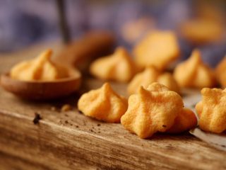 18、胡萝卜溶豆,成品图;