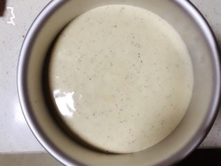 7、纯享红茶奶油蛋糕,面糊入模具，上下火150度40-45分钟