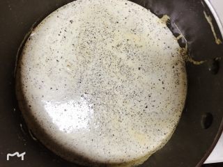 9、纯享红茶奶油蛋糕,淡奶油加红茶粉煮开，冷却后冷藏过夜，茶渣不滤出。可以用红茶叶，第二天过滤使用，奶油要多一些，过滤出茶叶会有损耗