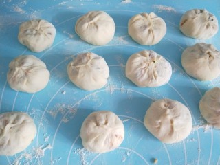 17、五香葱油肉饼,全部包好。