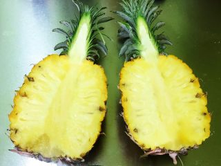 2、水果沙拉,大菠萝一切为二