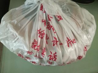 1、月子婆的甜酒,这是已经发酵了44个小时的糯米甜酒，里里外外包了好几层