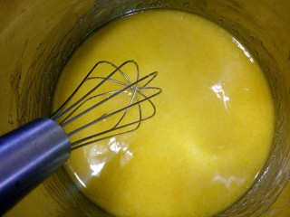 5、辅食计划~芝麻小酥饼,搅拌白糖溶化