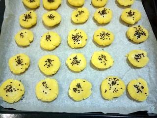 12、辅食计划~芝麻小酥饼,撒上黑芝麻