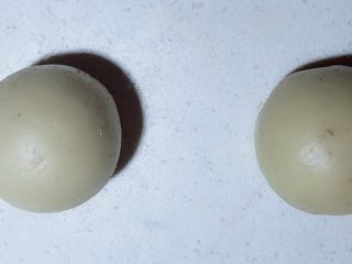 16、杨扬佳全麦南瓜酥,收口朝下静置晾皮。