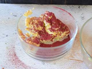 4、西瓜小饼干,大面团加入红曲粉