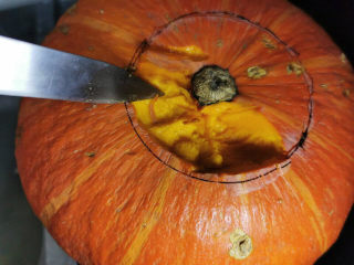 2、万圣节的南瓜派对,底部挖空