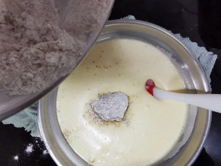 14、万圣节的南瓜派对,加入面粉